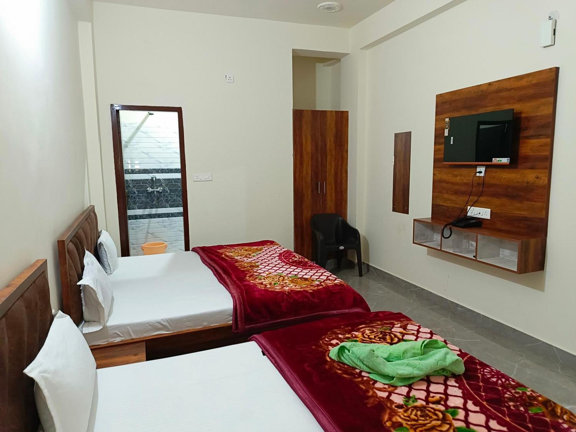 ホテル Shri Girraj Residency マトゥラー エクステリア 写真