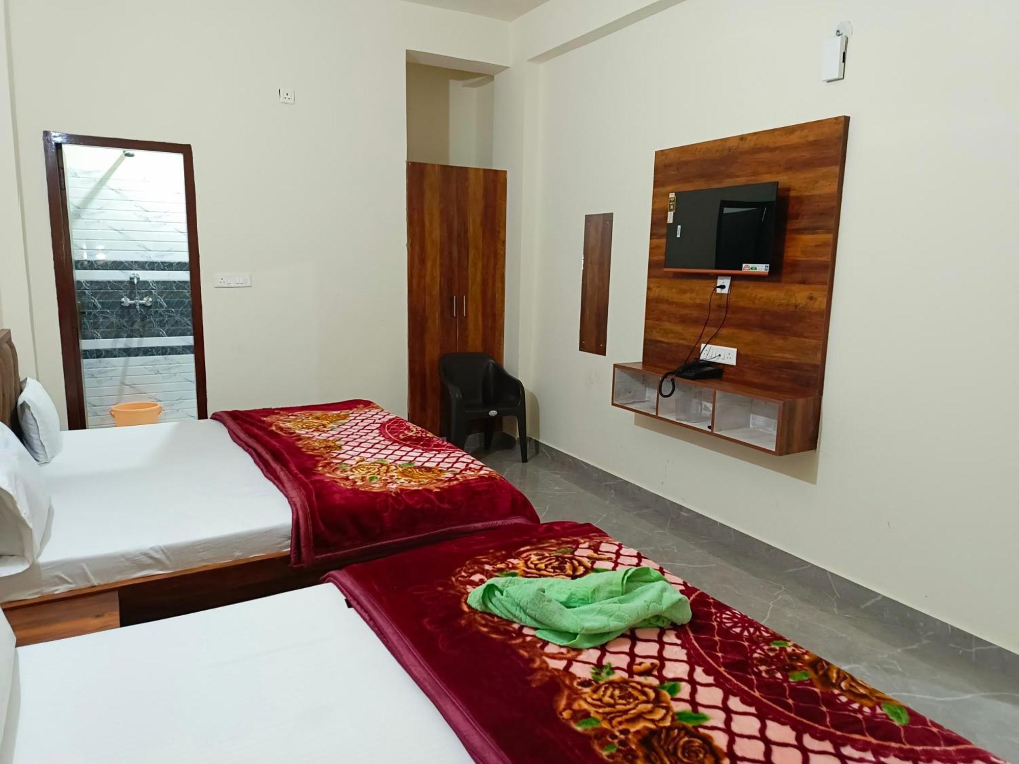 ホテル Shri Girraj Residency マトゥラー エクステリア 写真