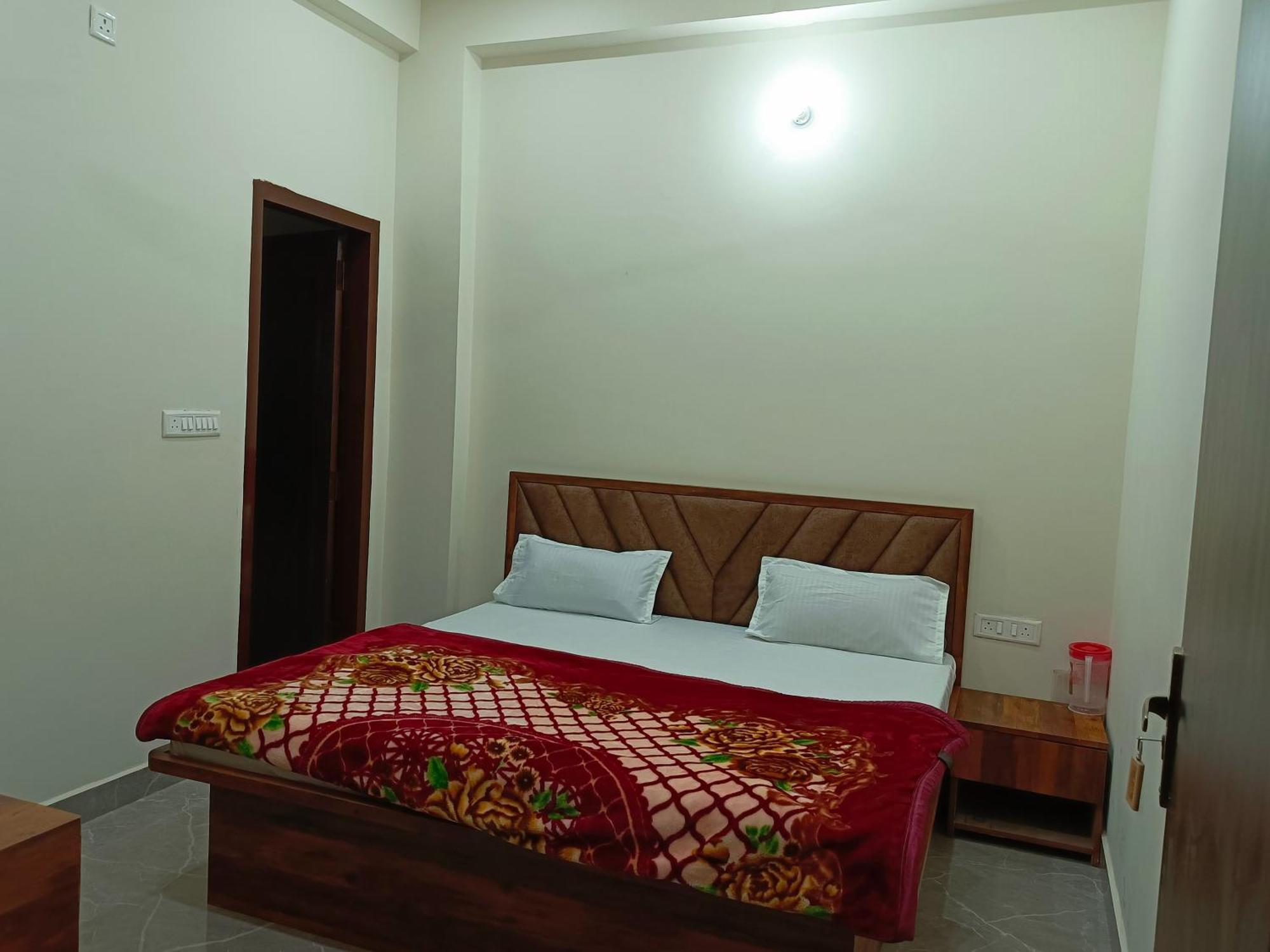 ホテル Shri Girraj Residency マトゥラー エクステリア 写真