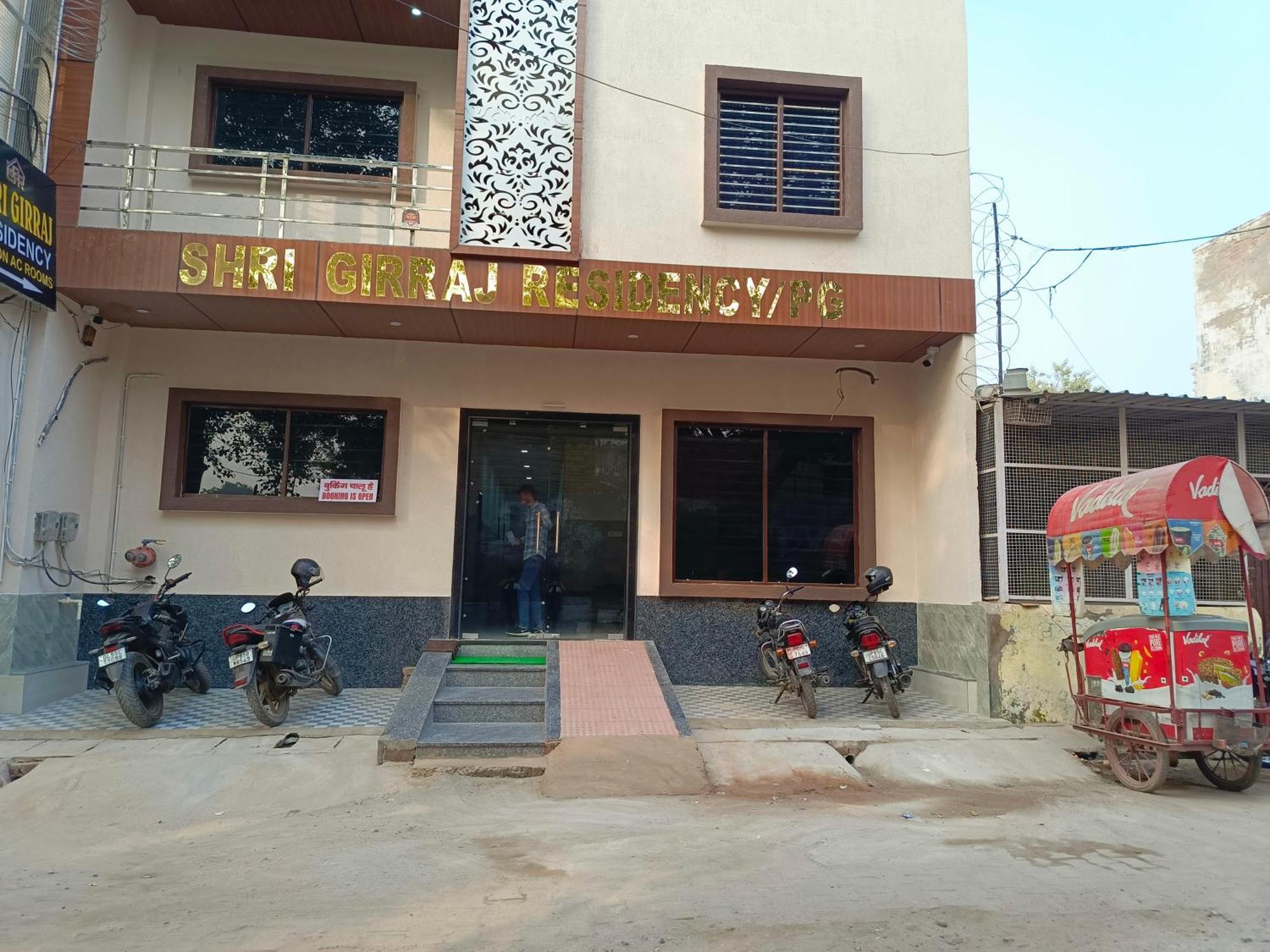 ホテル Shri Girraj Residency マトゥラー エクステリア 写真